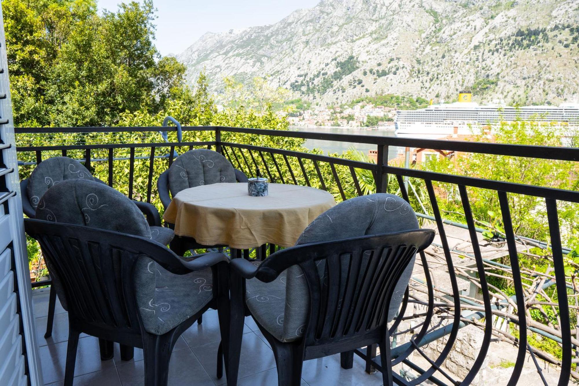 M&B Apartment Kotor Extérieur photo