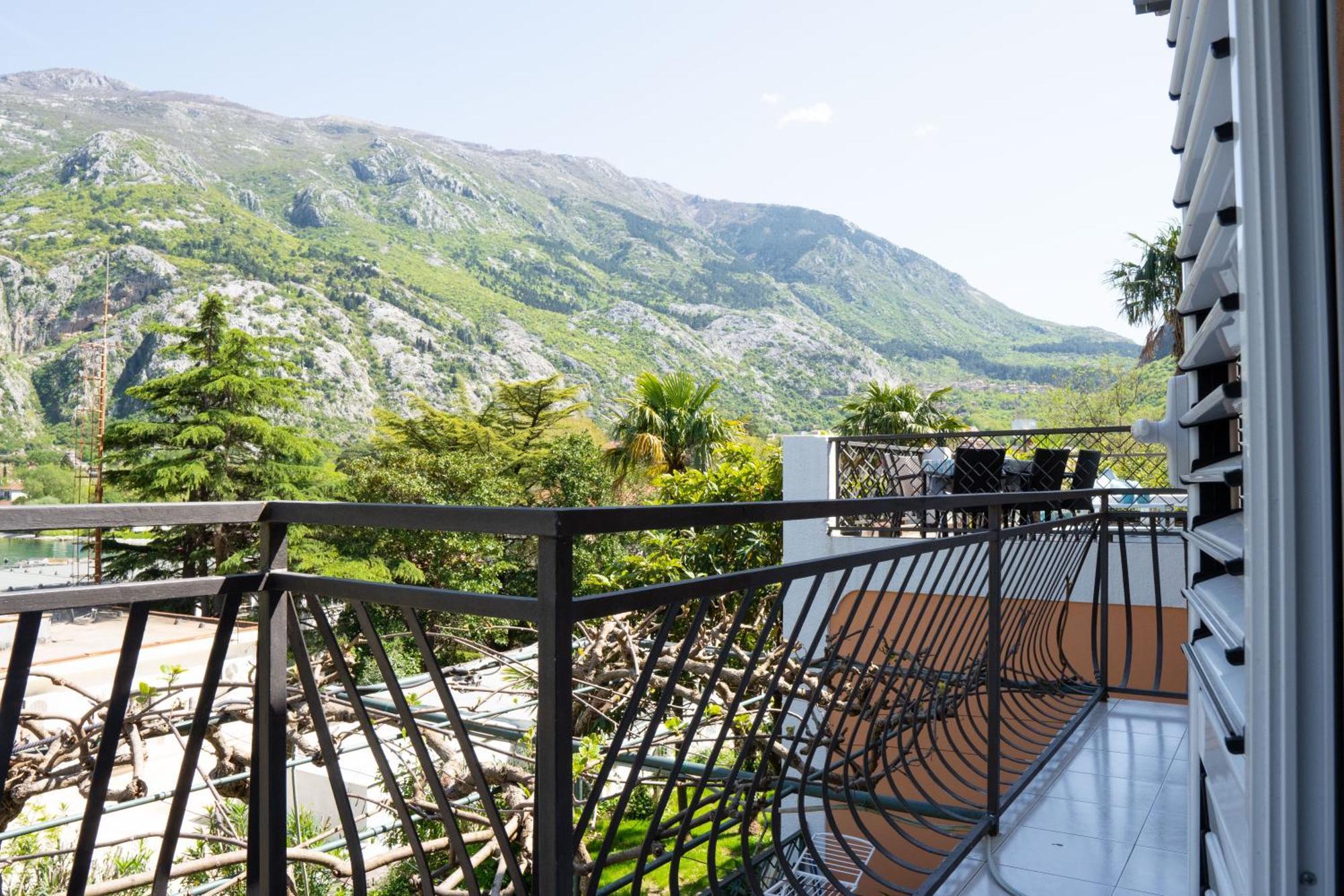 M&B Apartment Kotor Extérieur photo